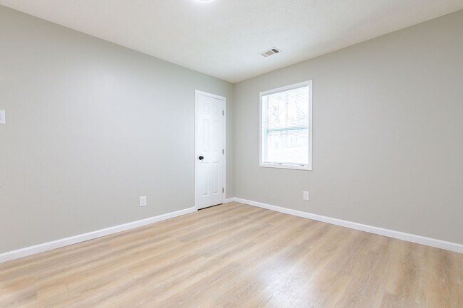 Building Photo - 1000 Rampart Pl