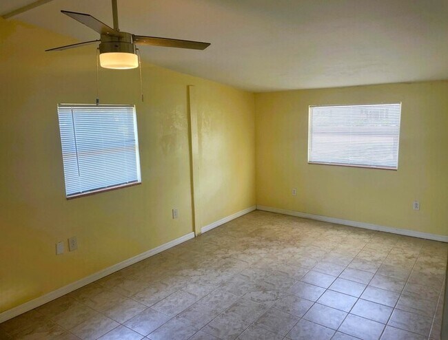 Building Photo - North Fort Myers Single Family Home