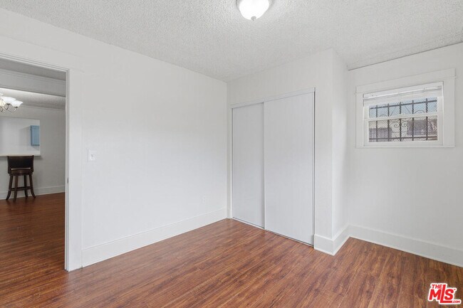 Building Photo - 6015 Brynhurst Ave
