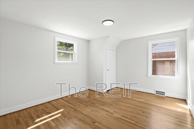 Building Photo - 17421 Quincy St