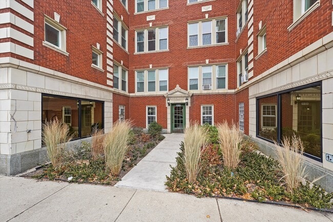 Building Photo - 411 Beloit Ave