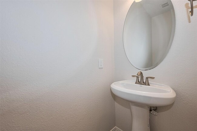 Building Photo - 16360 Oakside Hollow Ln