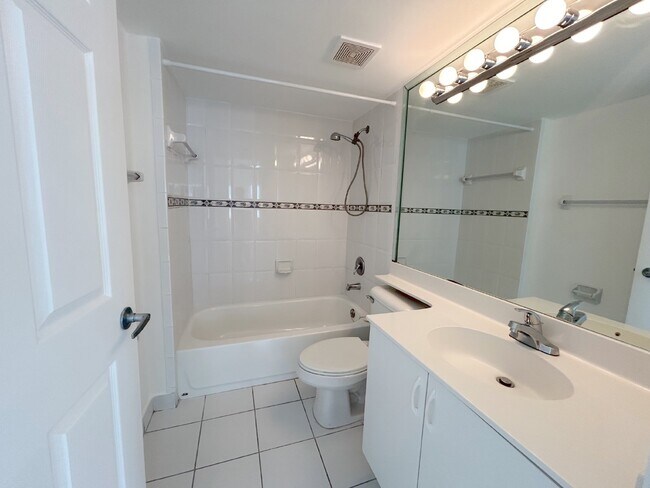 Building Photo - "Modern 2 Bed/2 Bath Condo in Prime Miami ...