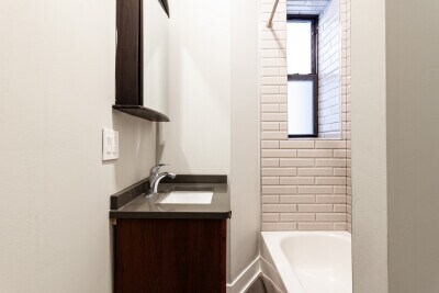 Building Photo - 625 W Oakdale Ave