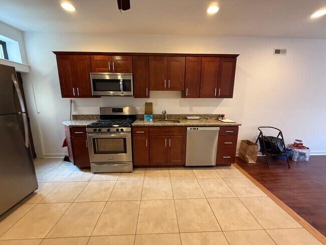 Building Photo - Newly Renovated Triplex East Passyunk