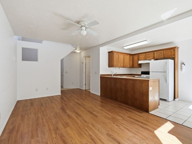 Building Photo - 580 7th Ct