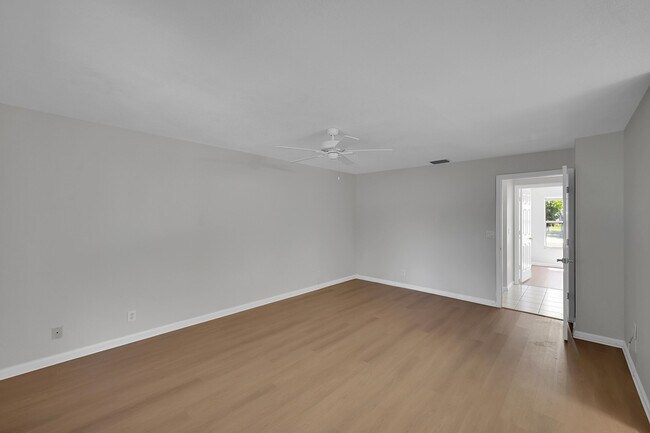 Building Photo - 1800 Primrose Ln