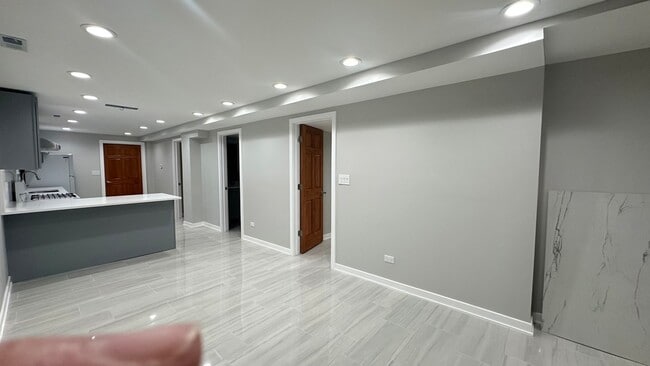 Building Photo - 5848 N Whipple St