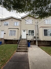 Building Photo - 348 Targee St