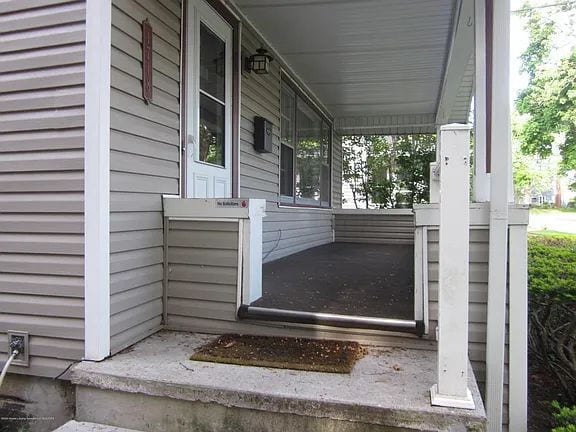 Building Photo - Charming 2-Bedroom Home in Saint Louis with Cozy 900 Sq Ft Layout!