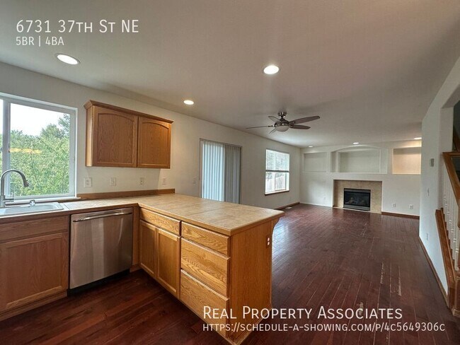 Building Photo - 6731 37th St NE