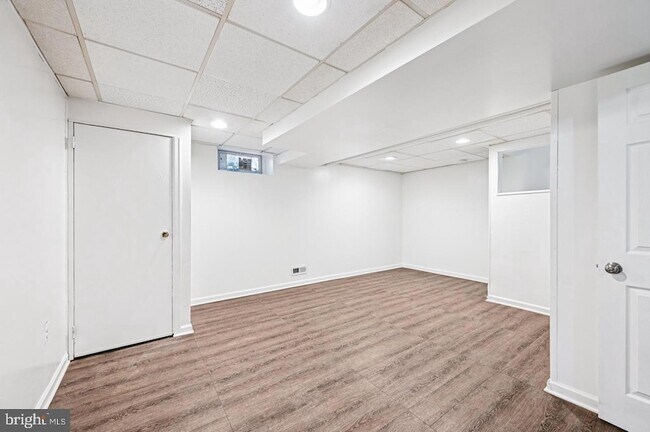 Building Photo - 5 Dendron Ct