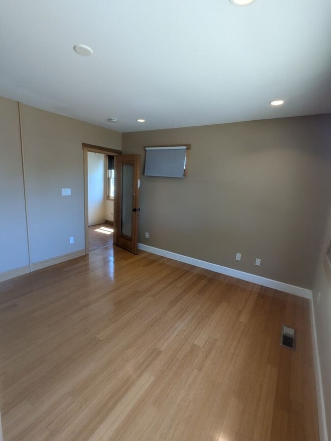 Building Photo - Perfect Entertaining Home!