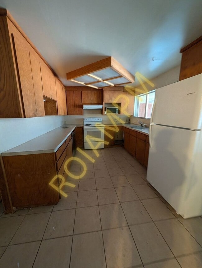 Building Photo - 2525 Falls Ave E