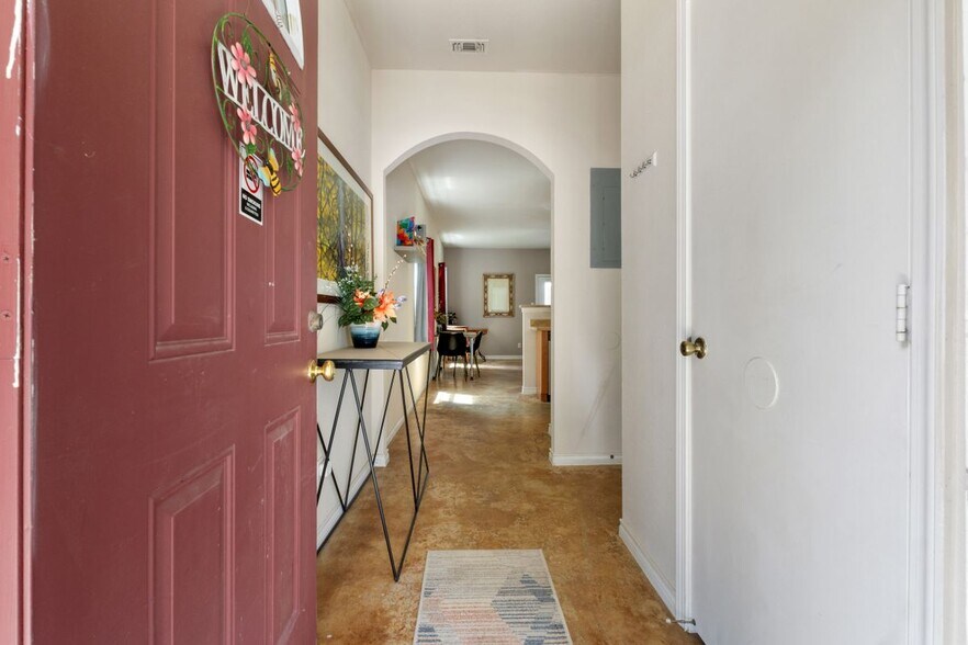 Building Photo - 7807 Kingsbury Wood