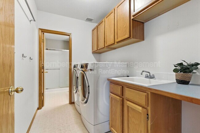 Building Photo - 3431 W 21st Ave