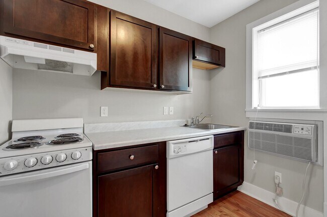 Building Photo - Spoonful of Studio Space!