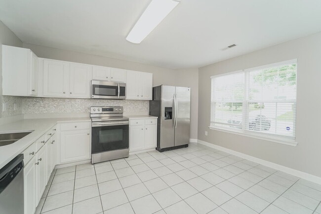 Building Photo - 9139 Simonton Dr