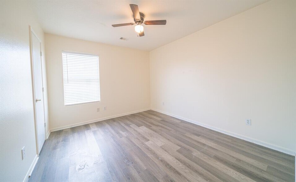 Building Photo - 5511 Darby Square Trl