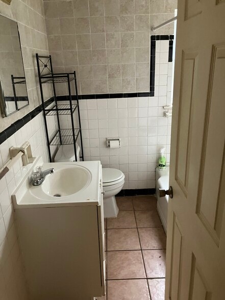 Bathroom - 1340 Lorenzo Dr SW