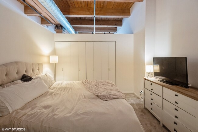 Building Photo - 728 W Jackson Blvd