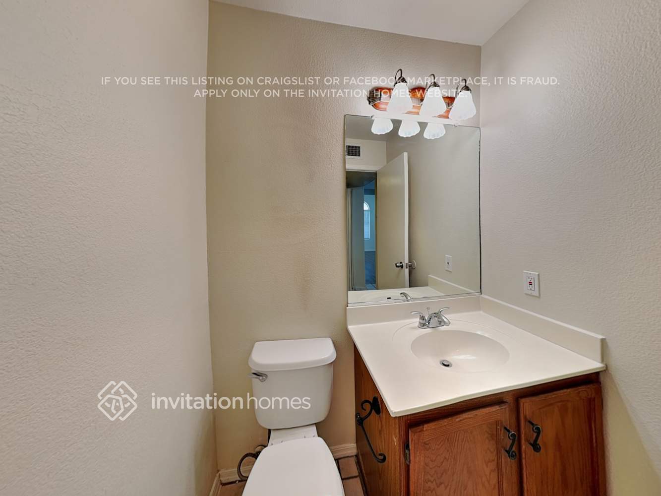 Building Photo - 8030 W Paradise Dr