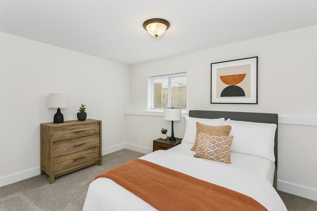 Building Photo - 5121/23 S Chase Ave