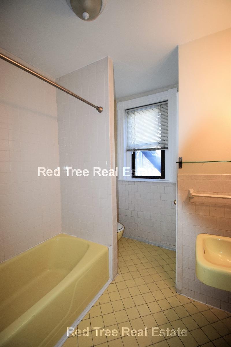 Building Photo - 1728 Beacon St