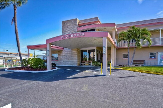 Building Photo - 3128 59th St S