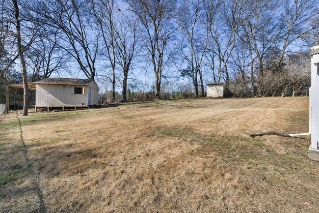 Building Photo - TOTALLY UPDATED 3 BEDROOM HOUSE IN WEST KN...