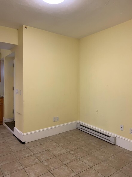 Building Photo - 61 Park Dr