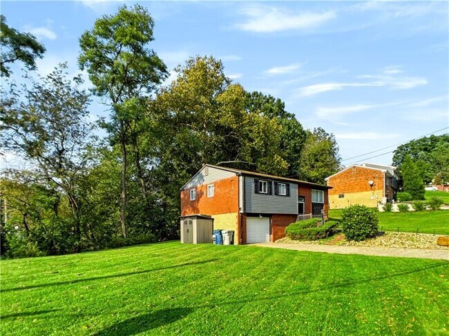 Building Photo - 601 Victory Rd