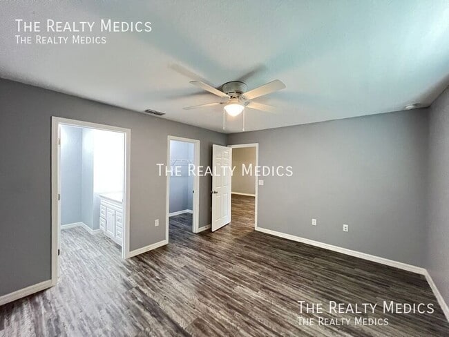 Building Photo - 2839 SW 165th Pl