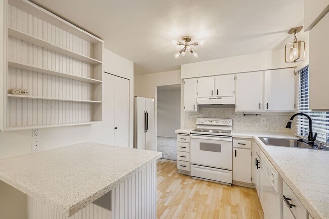 Building Photo - Fully-Remodeled 3 Bed 2.5 Bath Kirkland Home!