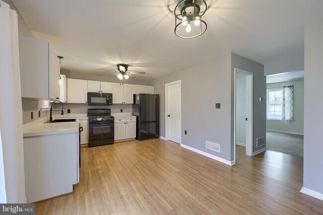 Building Photo - 604 Rockwood Dr