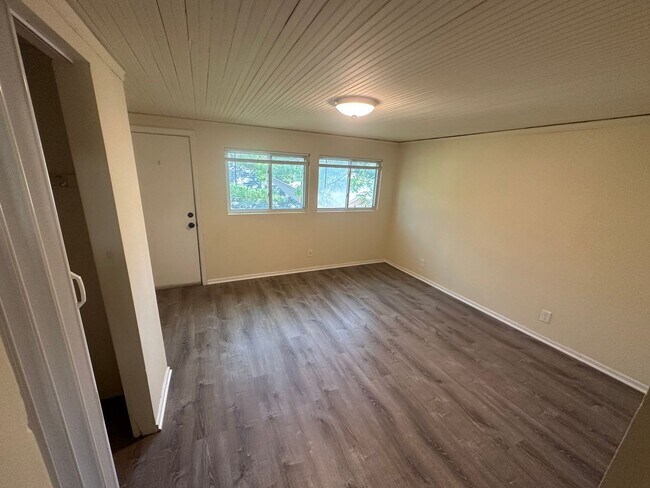 Building Photo - 416 Daly St