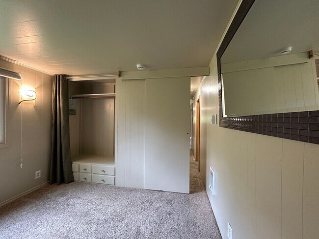 Building Photo - Stunning Views! Secluded 2 Bed, 1 Bath Gem!