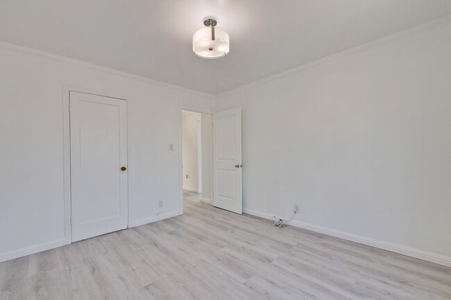 Building Photo - 289 Bridgeview Dr