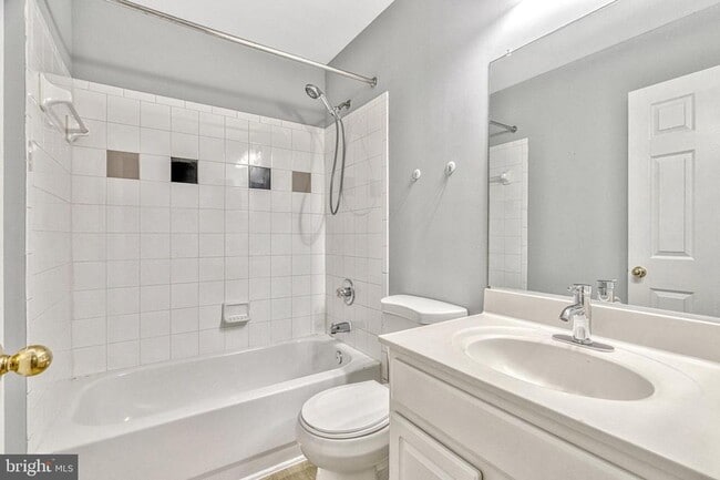 Building Photo - 43585 PATCHING POND Sq