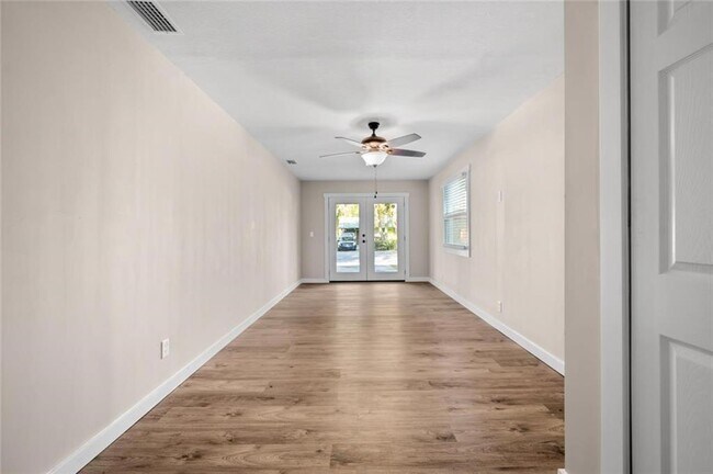 Building Photo - 920 Johnston St