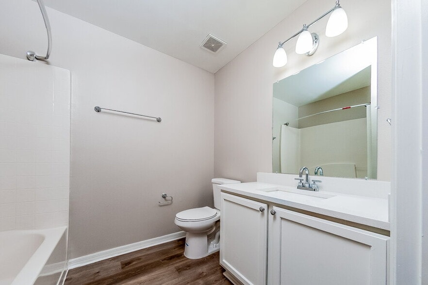 Building Photo - 1023 Brenton Leaf Dr