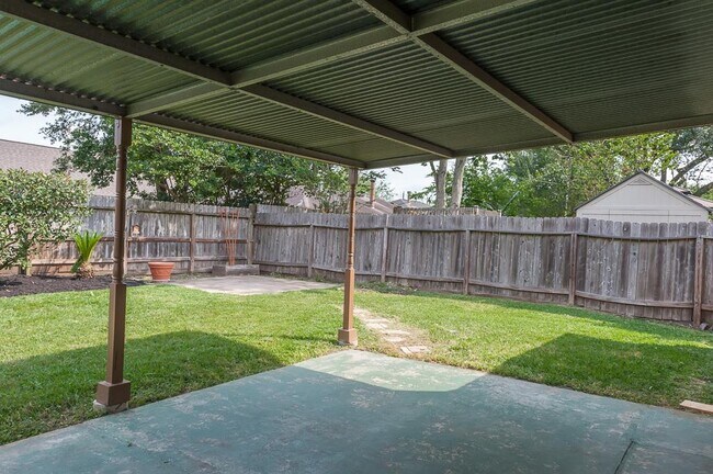 Building Photo - 2318 Colonial Ridge Dr