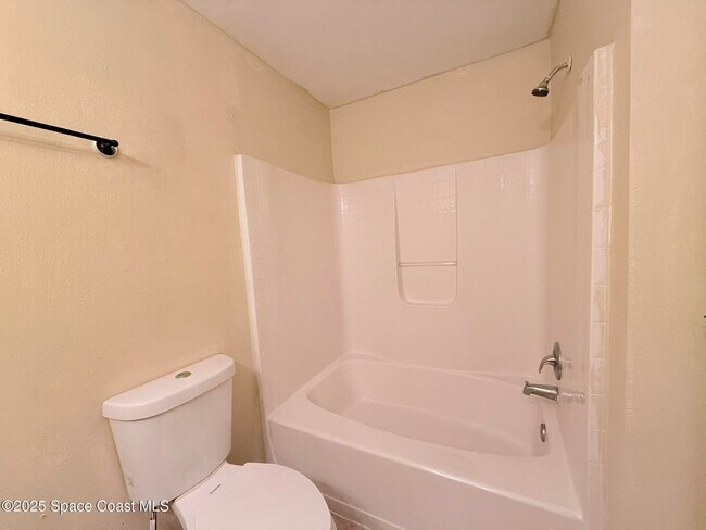 Building Photo - 3232 Wallace Ave