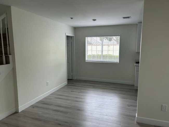Building Photo - 5382 Delong St