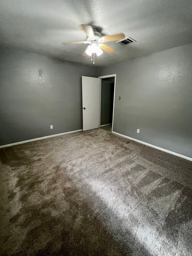 Building Photo - 4030 Thistledown Dr