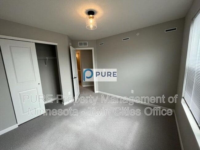 Building Photo - 1159 Farrier Rd