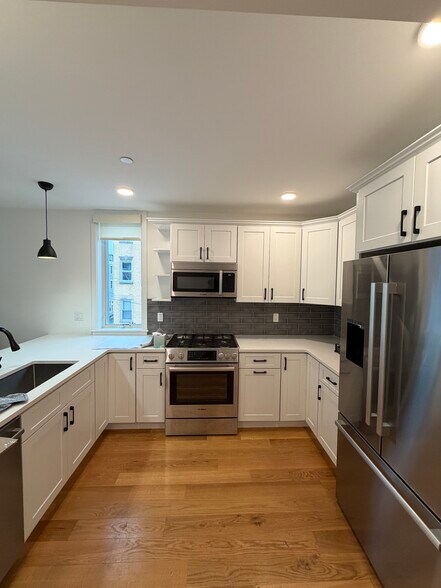 Building Photo - 175 Gove St