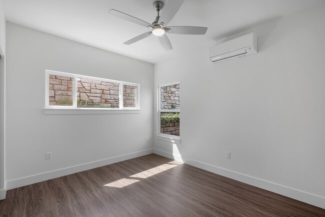 Building Photo - 112 Oliona St