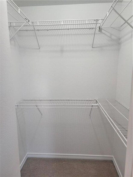 Building Photo - 870 Marina Dr