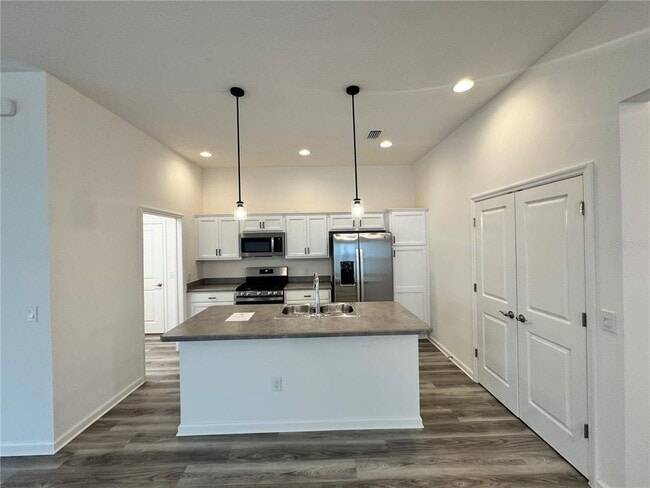 Building Photo - 854 Morley Ave